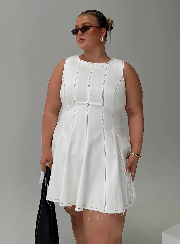 asual Mini Dresses-Composure Pleat Mini Dress White Curve